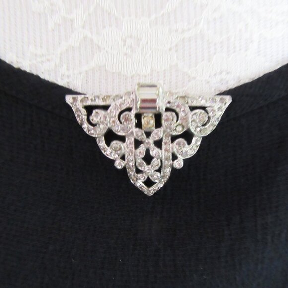 Vintage dress clip clear rhinestone filigree Art Nouveau Art Deco Revival - Picture 1 of 6